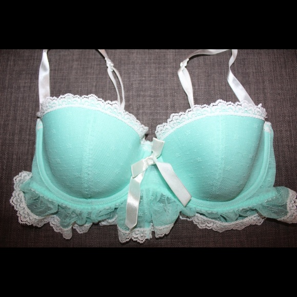 Victoria’s Secret sexy little things 34C - Picture 3 of 15